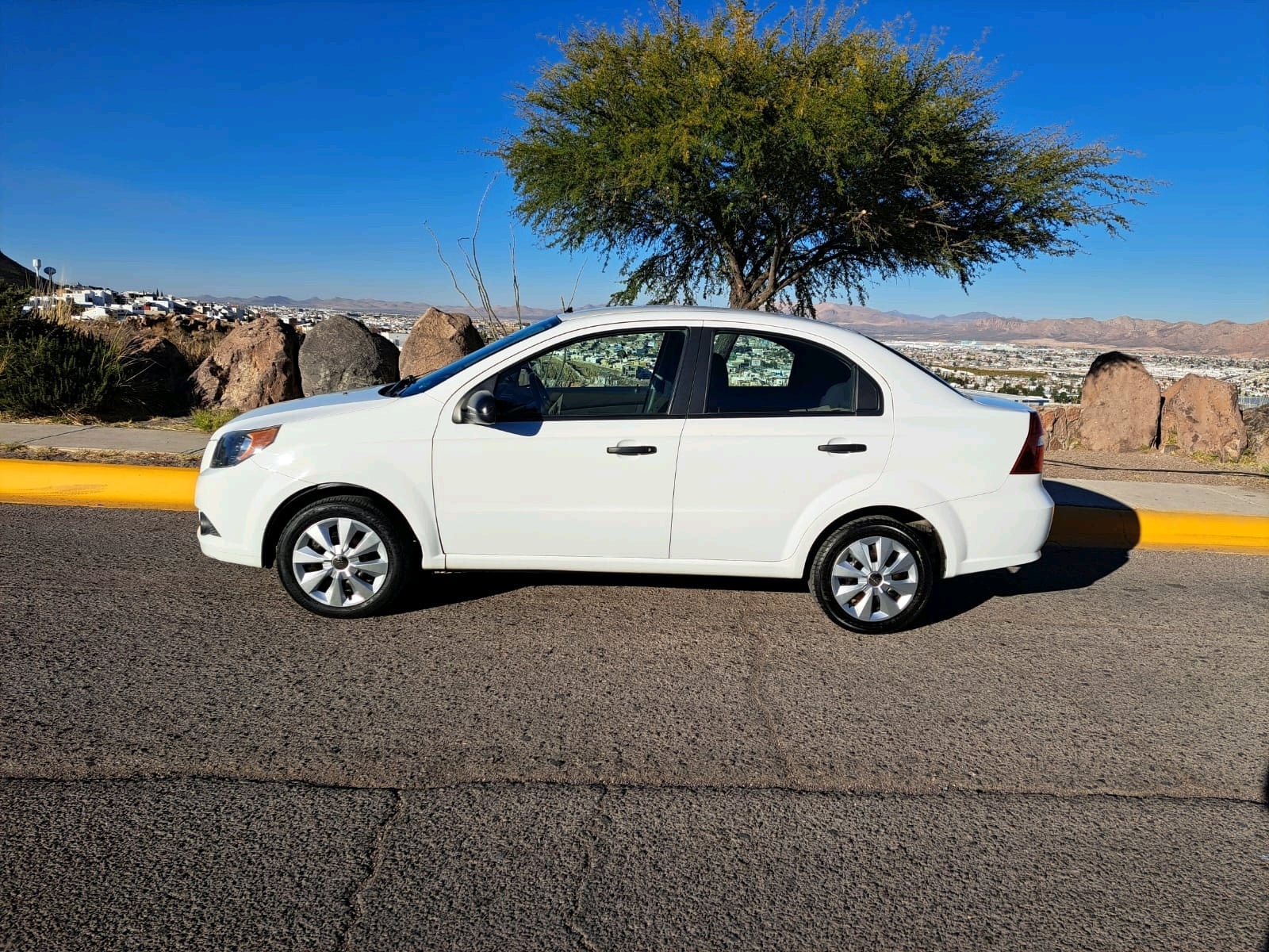 2016 Chevrolet AVEO 4 PTS LT TM5 AAC VE CD BLUETOOTH R-15