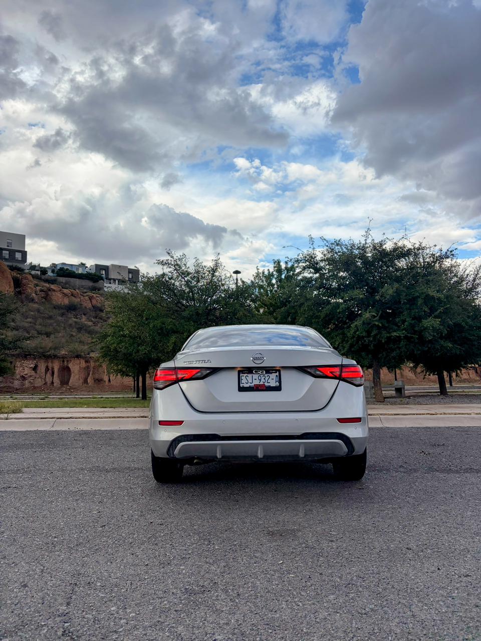 2020 Nissan SENTRA 4 PTS SR CVT AAC ASTOS DEPORTIVOS BOSE QC F LED RA-18
